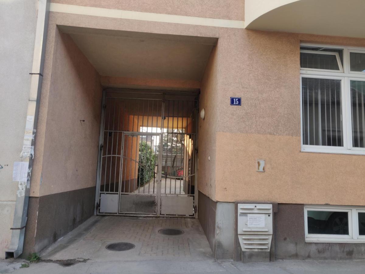 Filinhome Stefanovica Suite 9 Нови-Сад Экстерьер фото